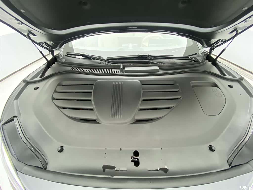 Luxeed R7, 2025 12