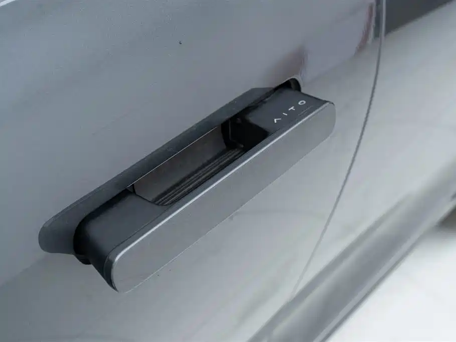 AITO Ask the world M7