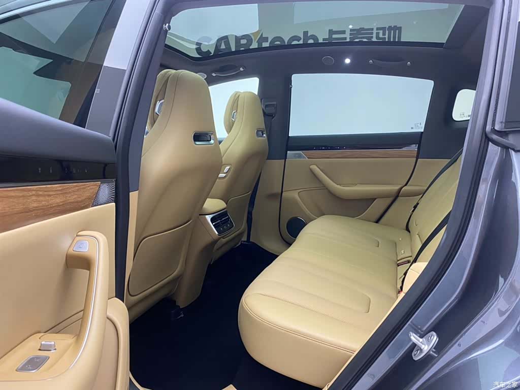 Luxeed R7, 2025 19