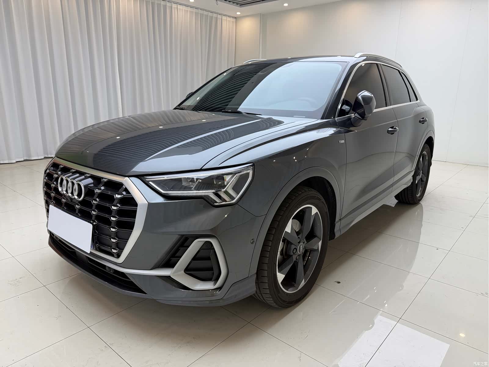 Audi Q3, 2023 1