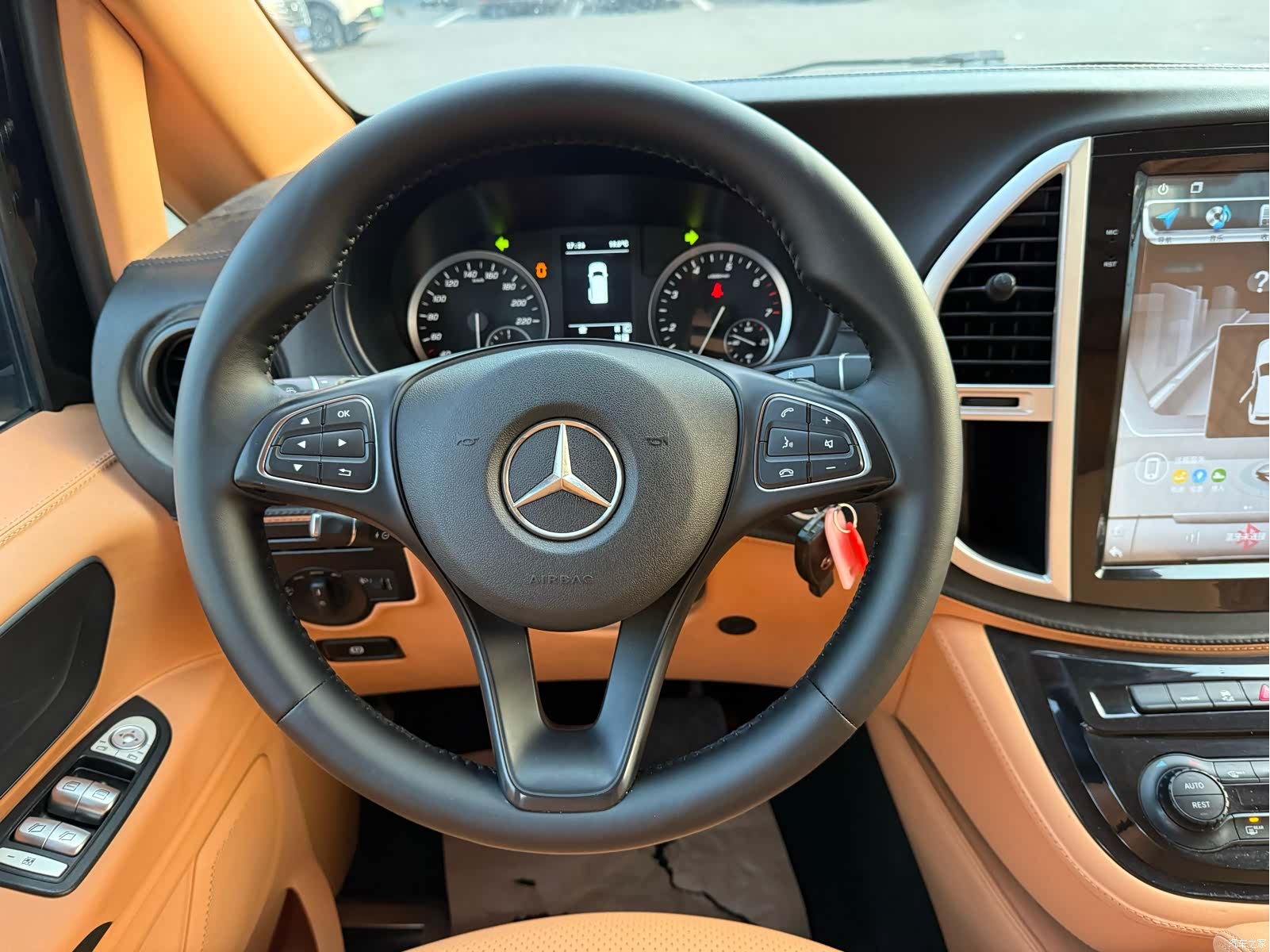 Mercedes-Benz 7, 2021 15