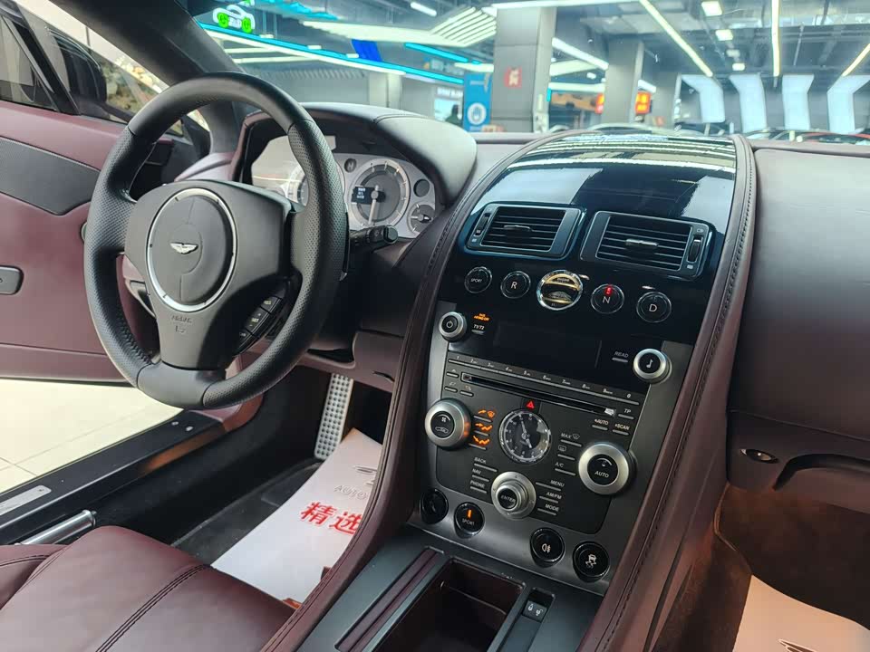 Aston Martin V8 Vantage