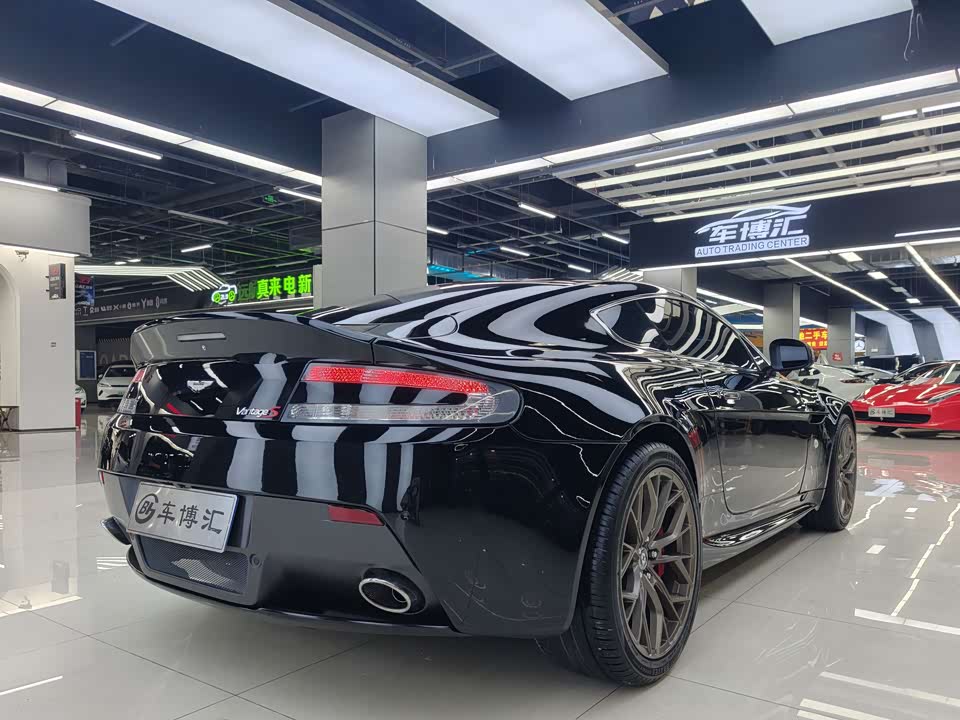 Aston Martin V8 Vantage