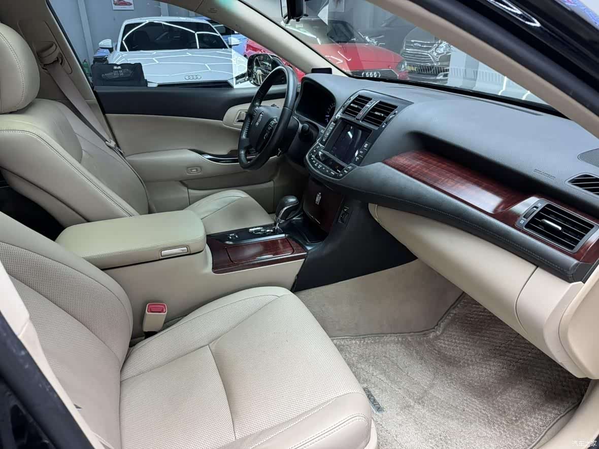 Toyota Crown, 2011 15