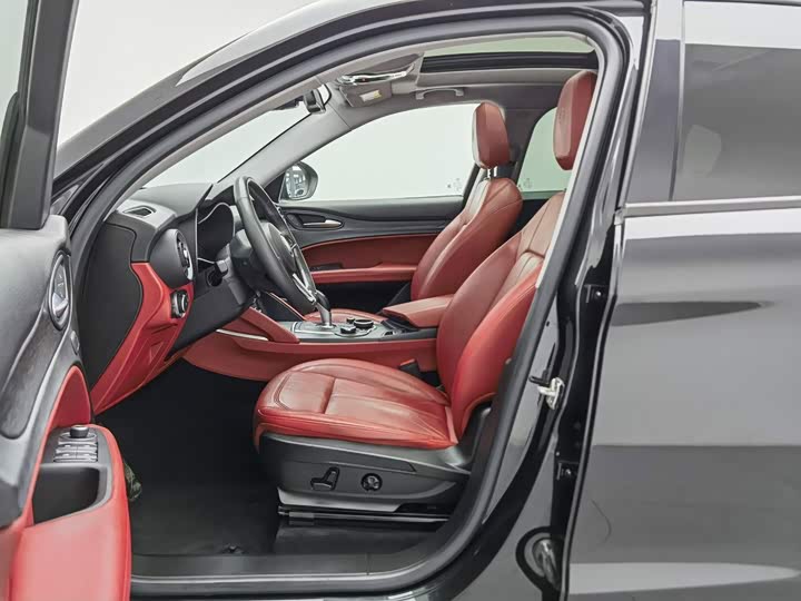 Alfa Romeo Stelvio si tan wei 2017 2.0T 200HP jing ying ban