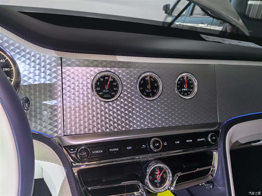 Bentley Flying Spur, 2024 6