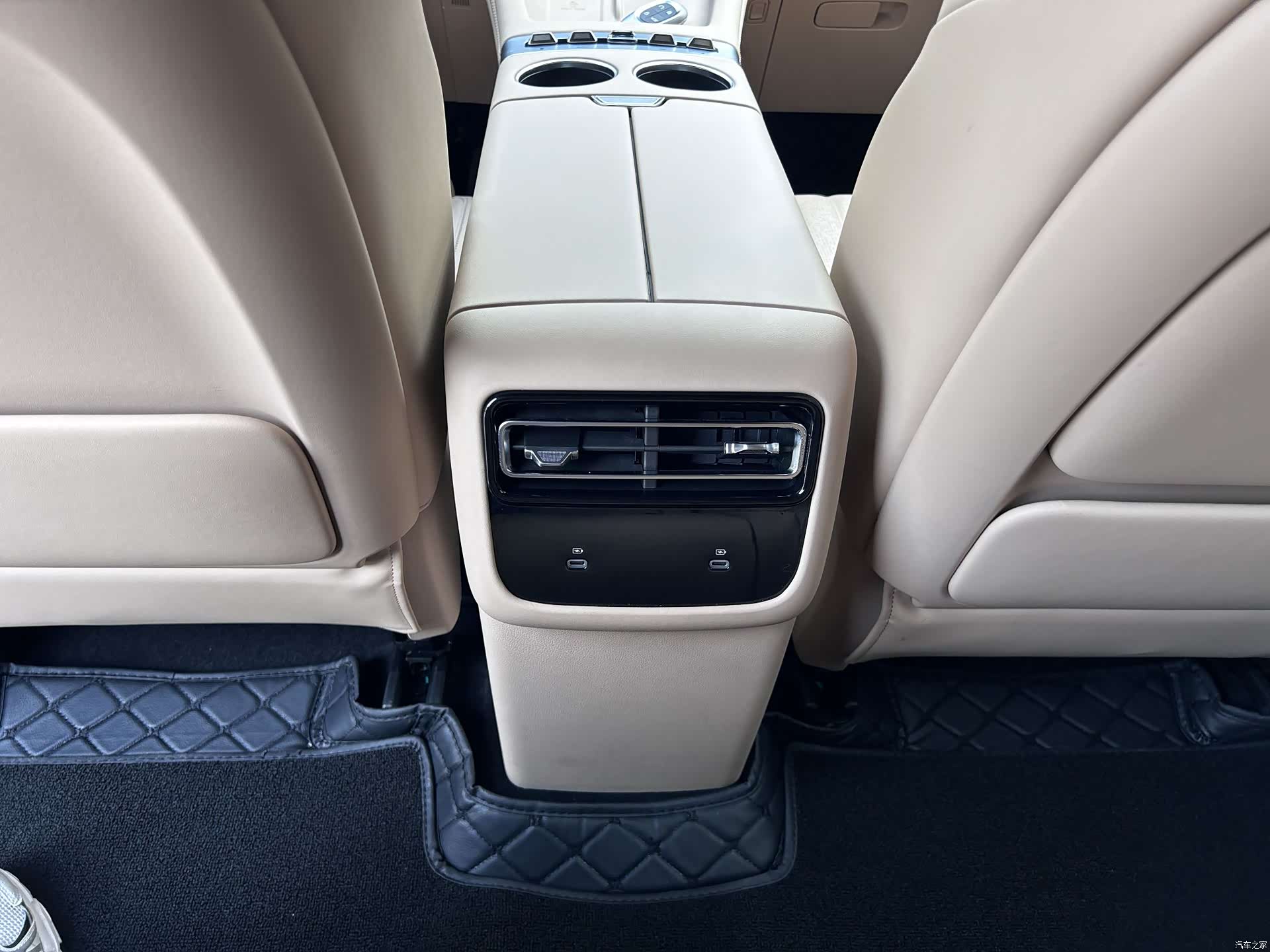 Jetour L7, 2025 17