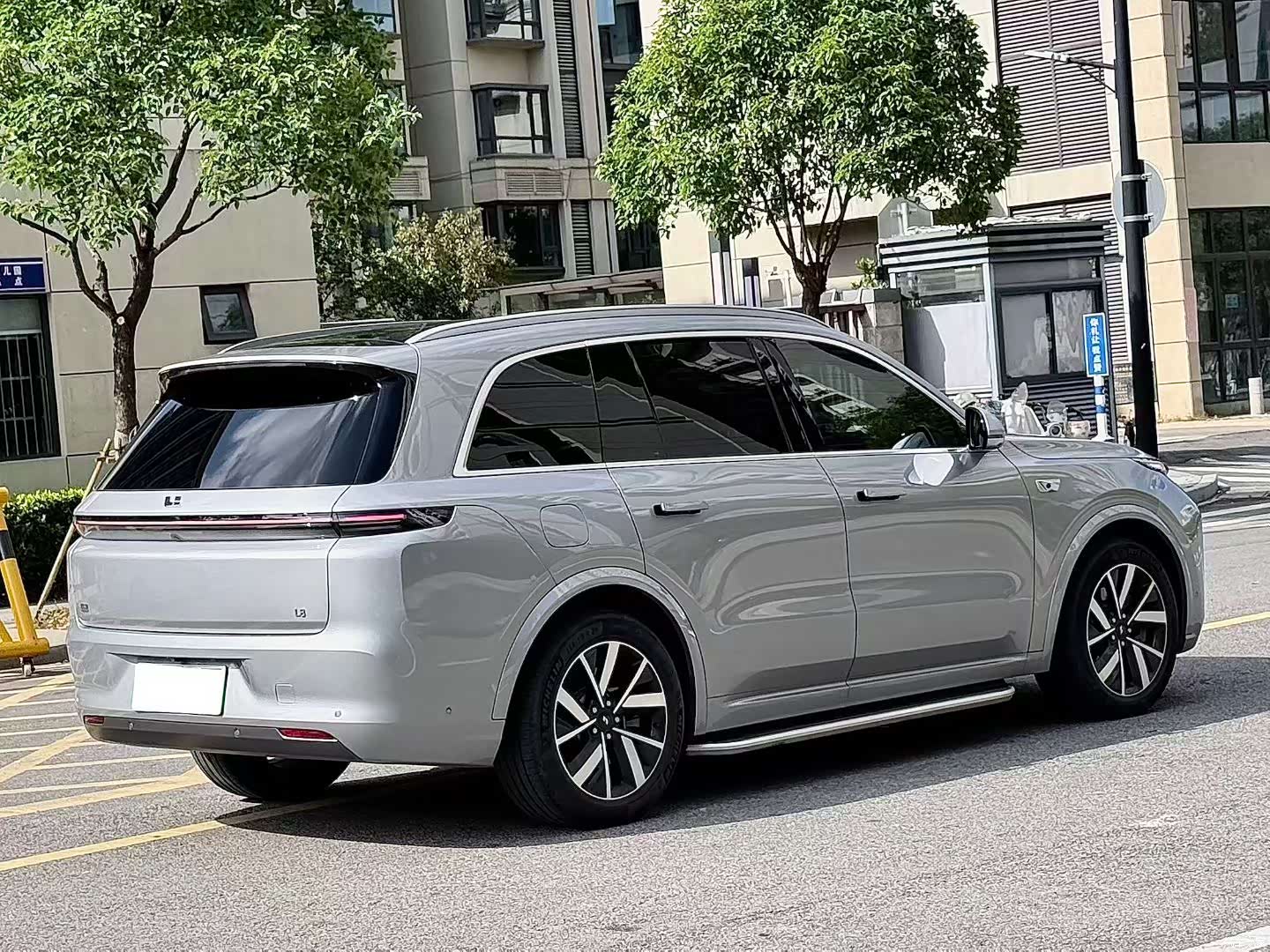 Li Auto L8, 2023 7