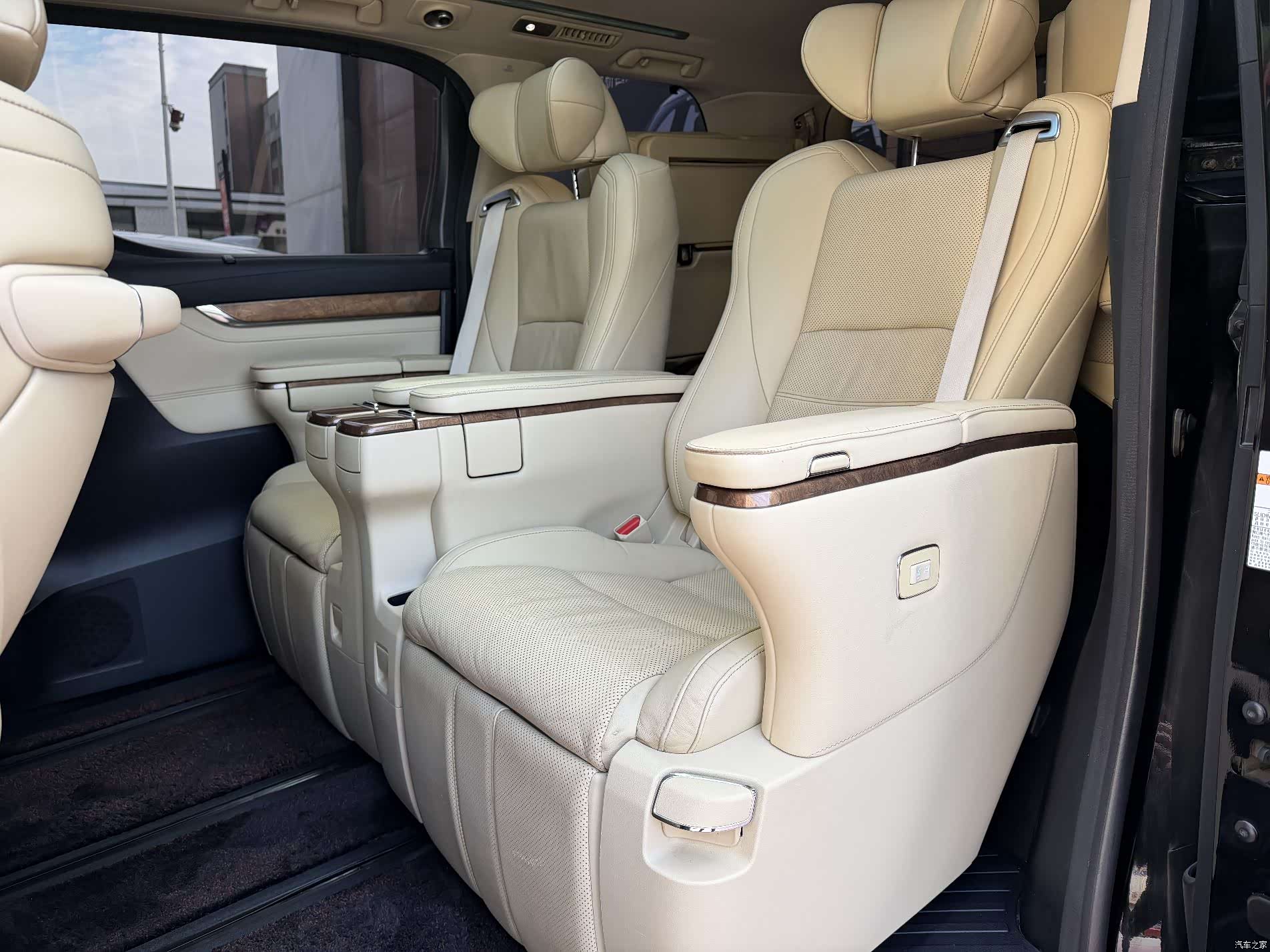 Toyota Alphard, 2018 все фото