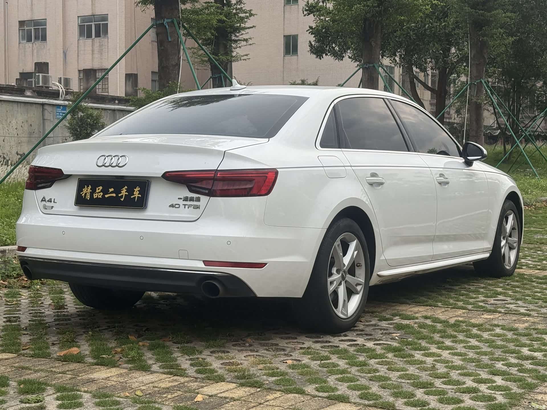 Audi A4L, 2018 все фото