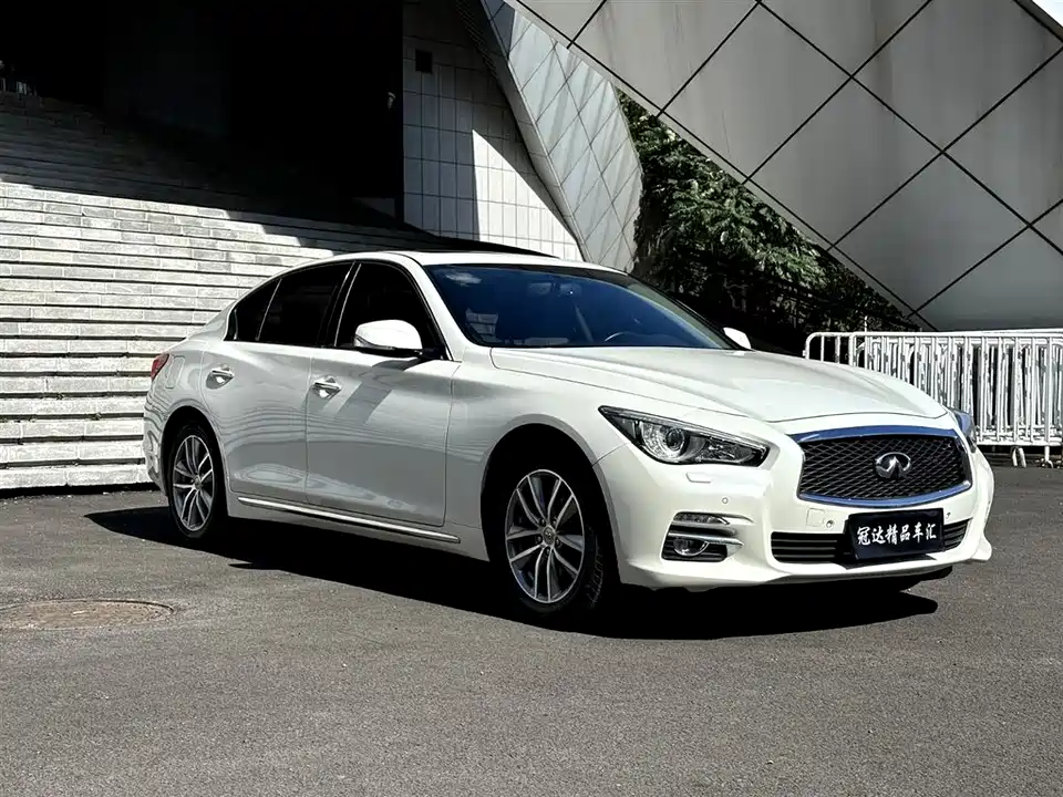 Infiniti Q50L
