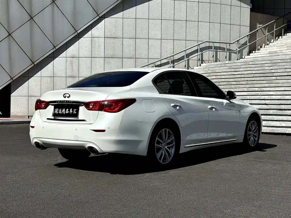 Infiniti Q50L