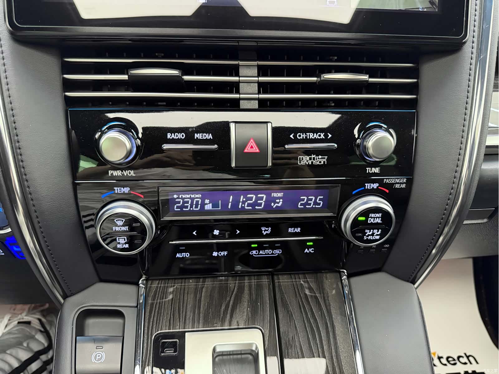 Lexus LM, 2023 16