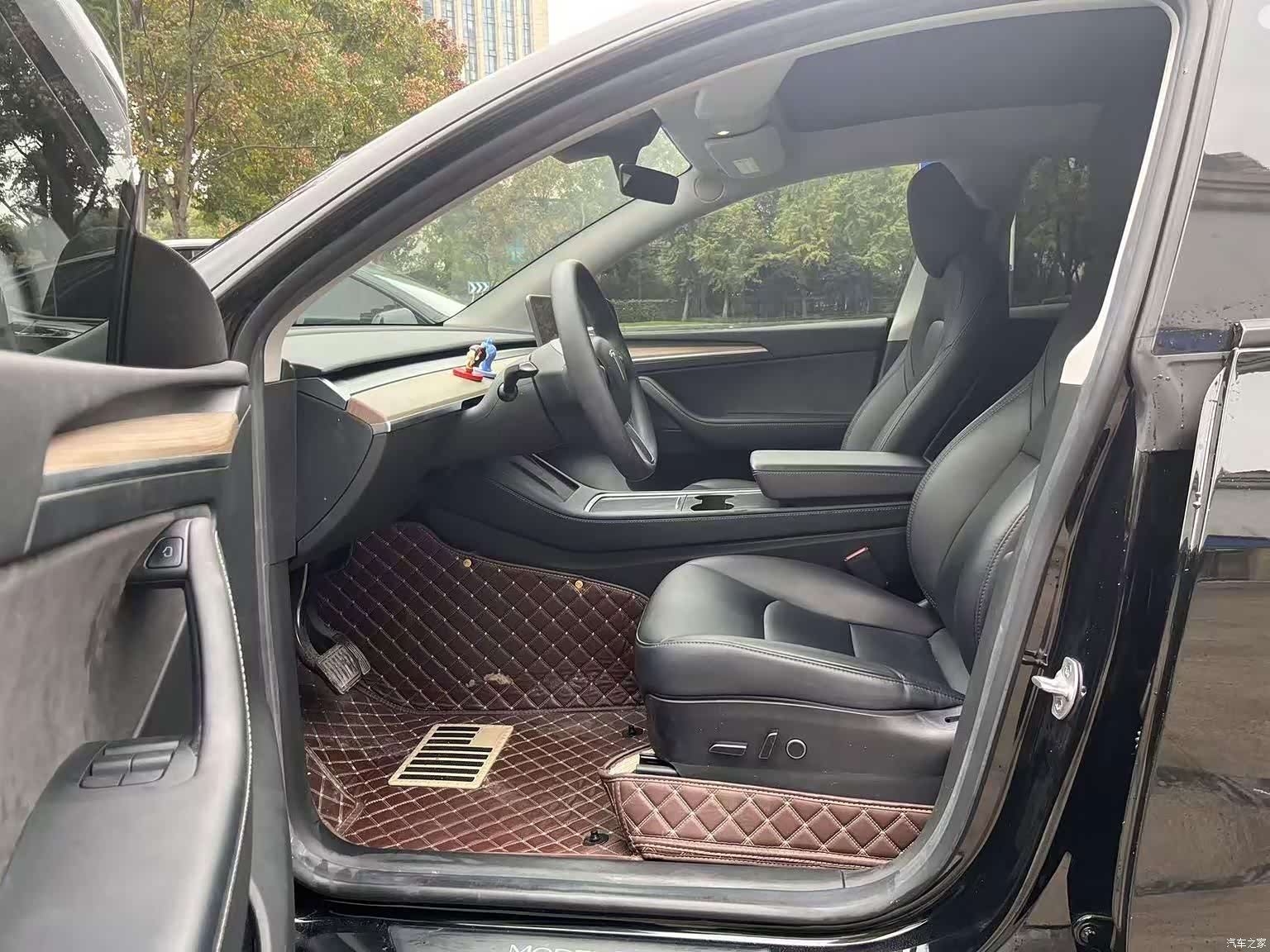 Tesla Model Y, 2023 9