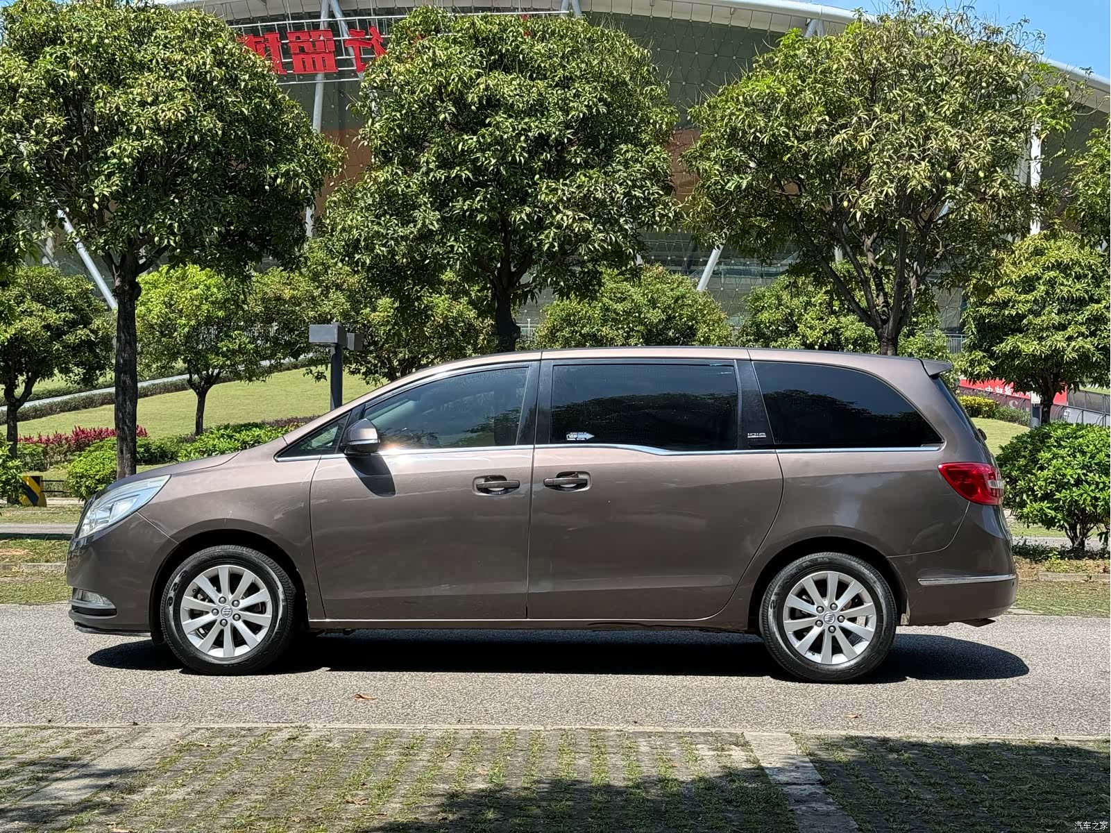 Buick GL8, 2016 4