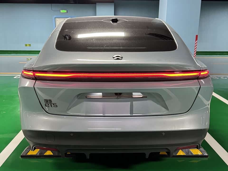 NIO ET5