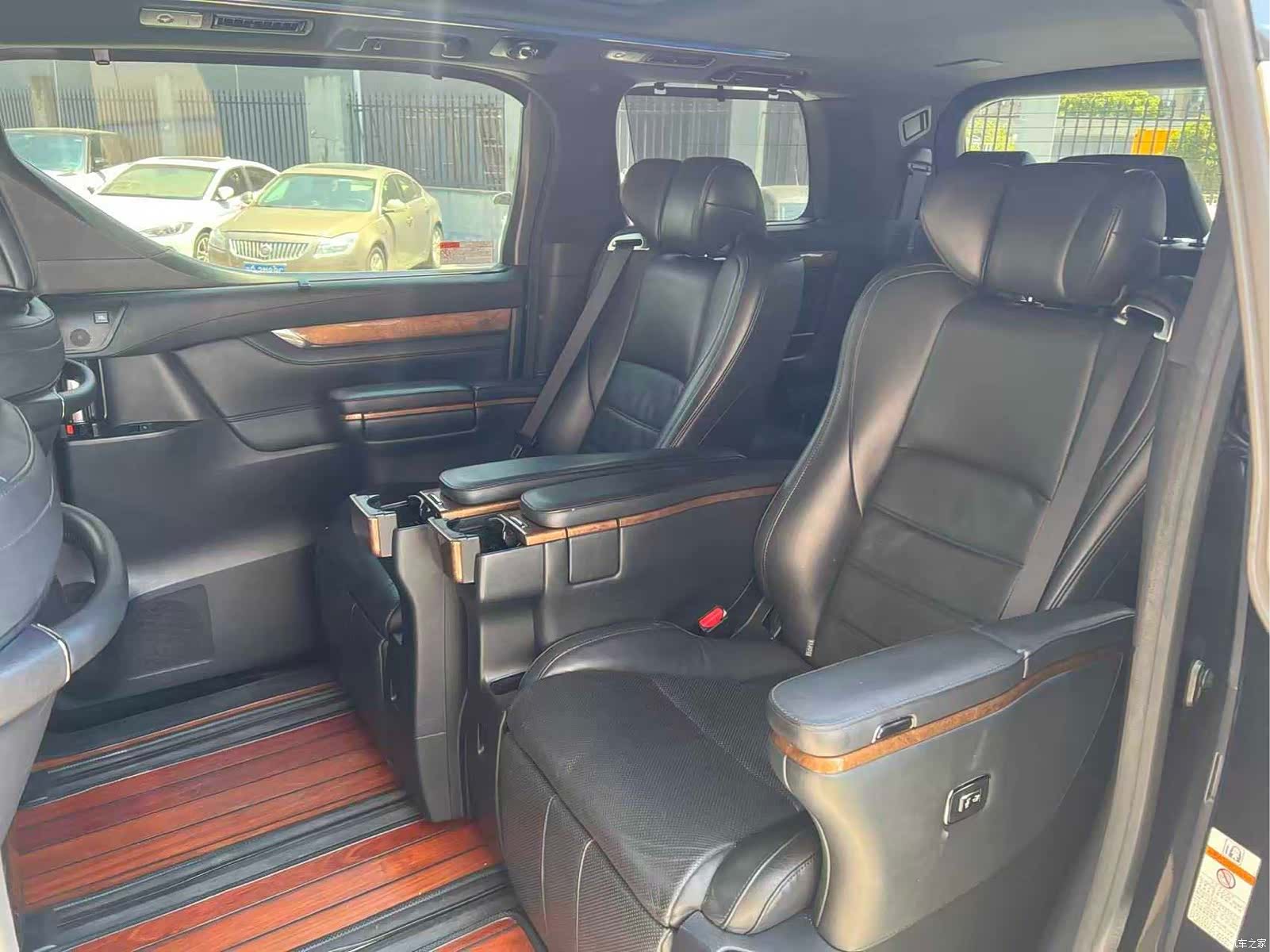 Toyota Alphard, 2018 4