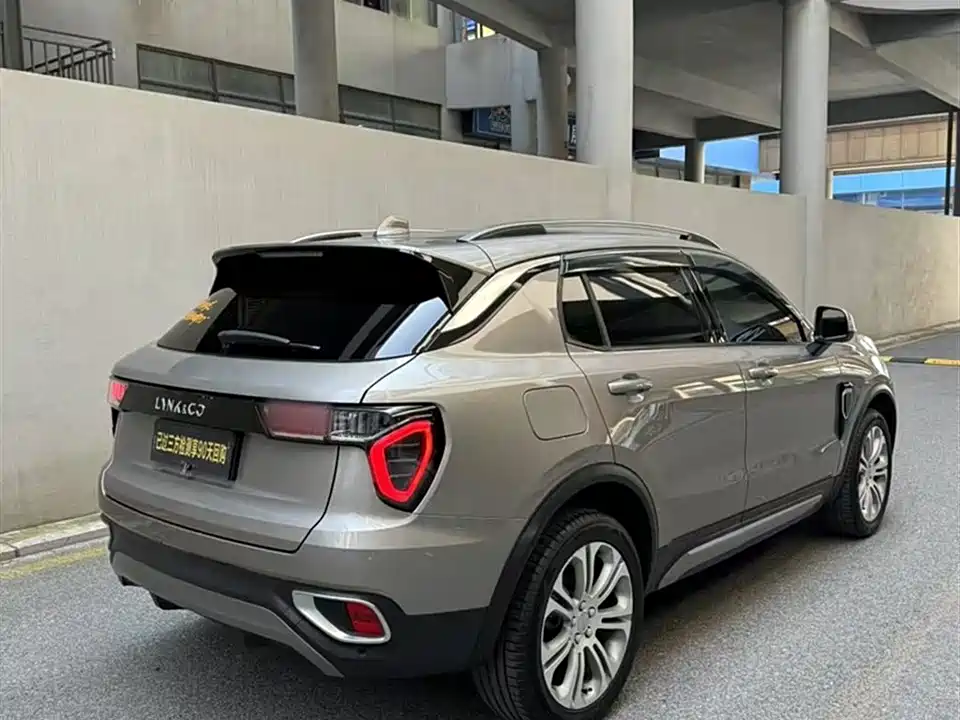 Lynk & Co 01