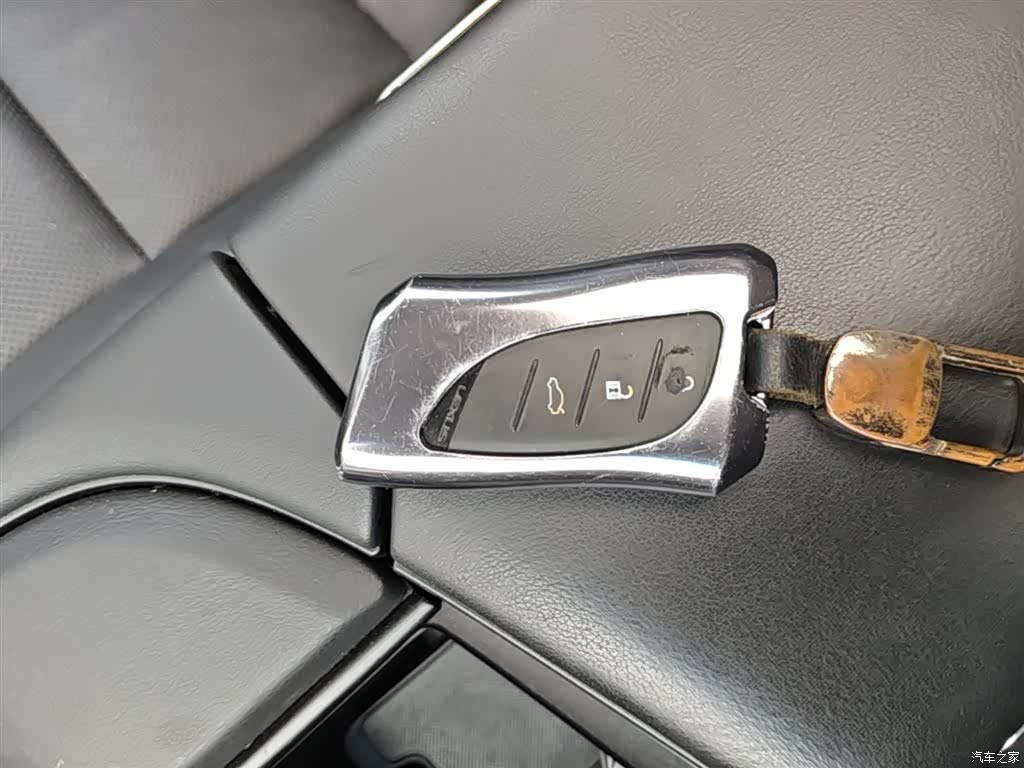Lexus ES, 2019 11