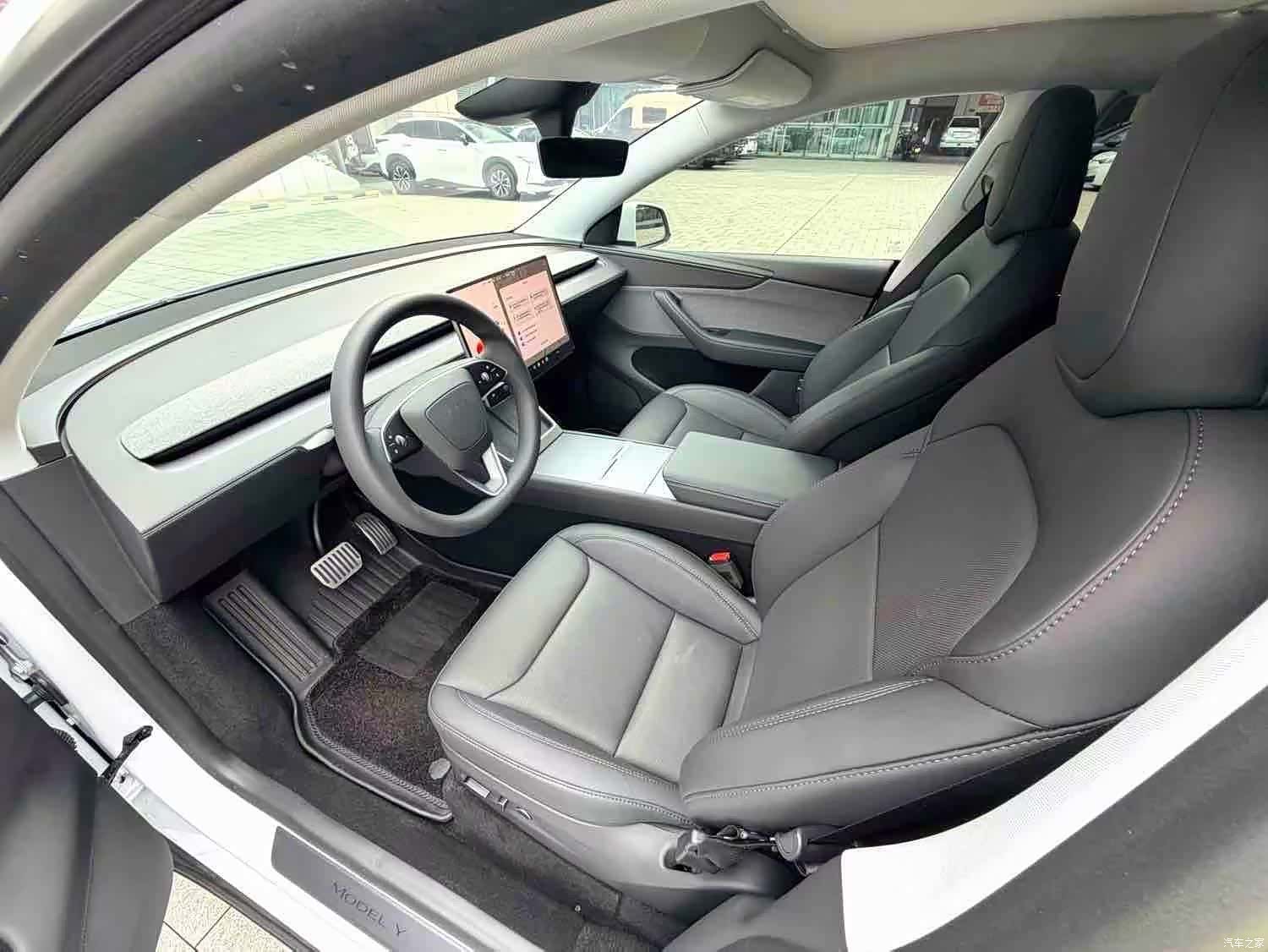 Tesla Model Y, 2026 4