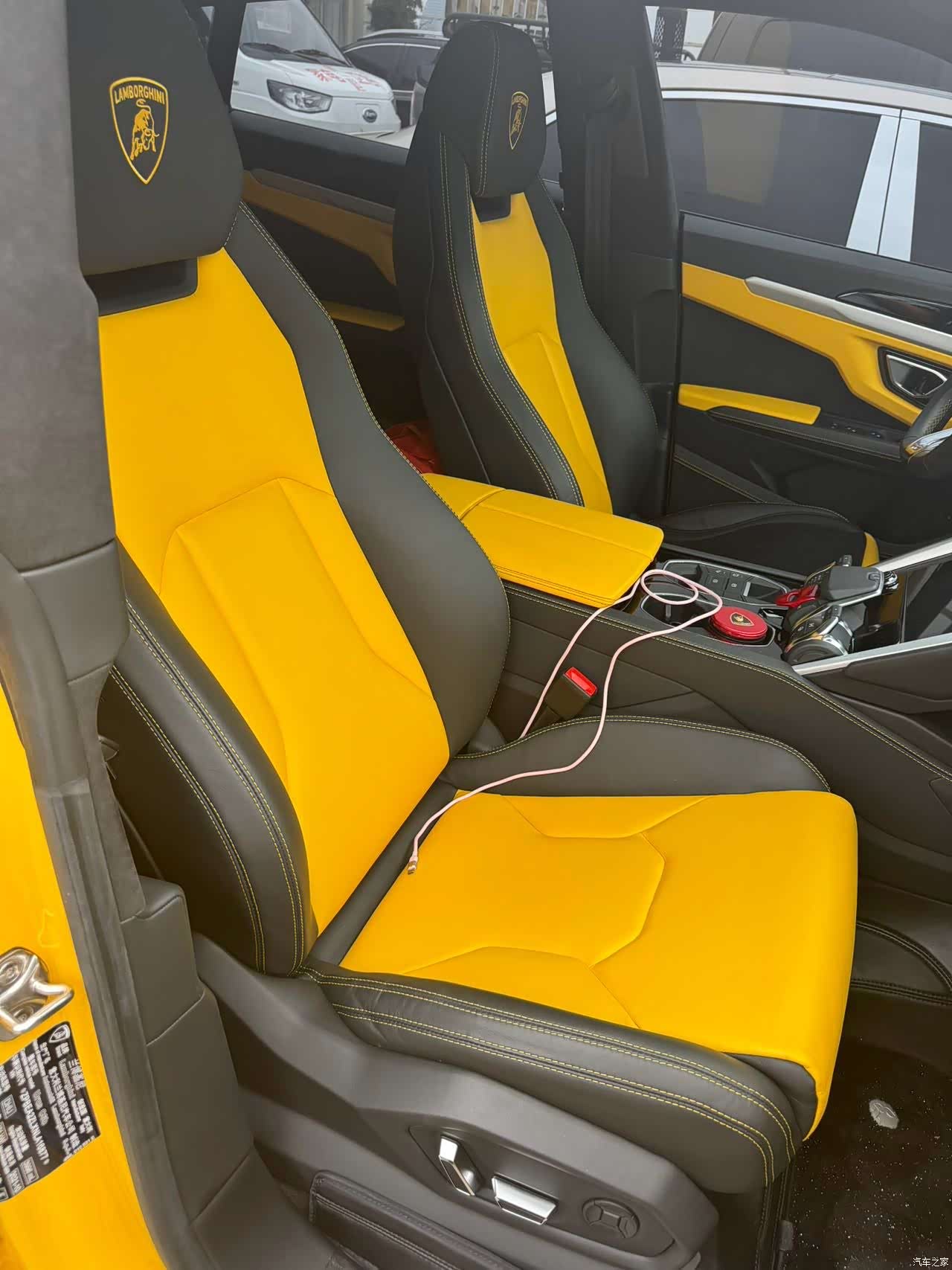 Lamborghini Urus, 2023 12