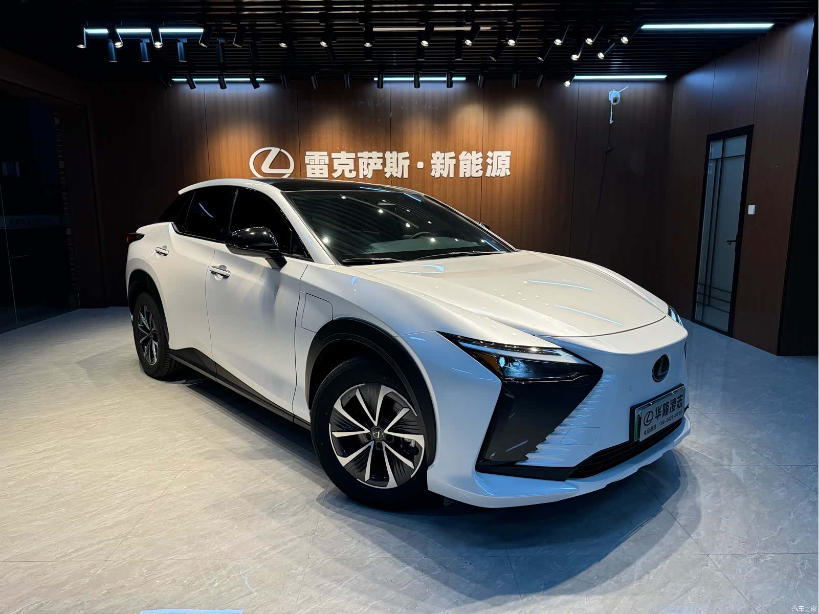 Lexus RZ, 2023 1