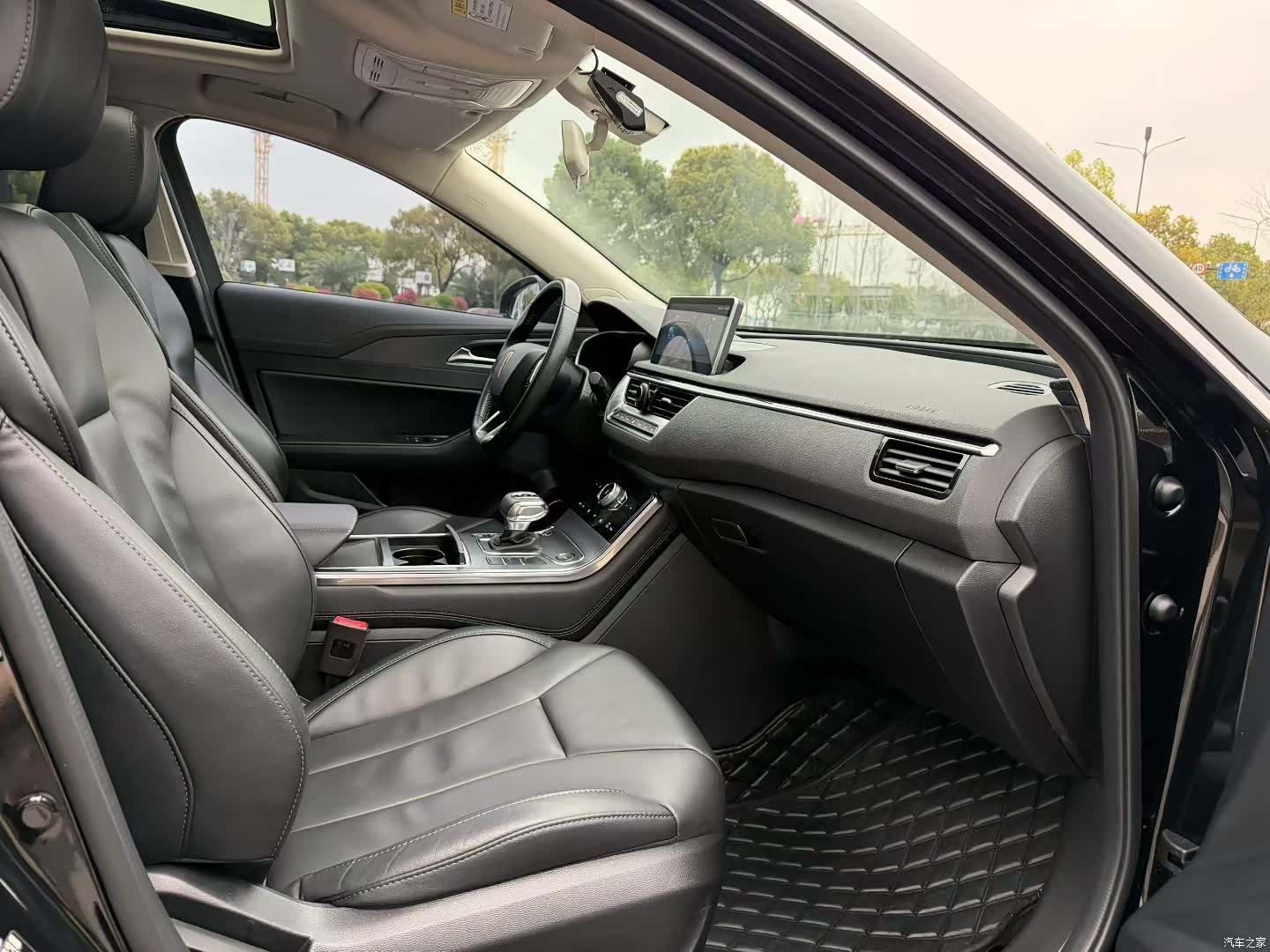 Hongqi H5, 2023 7