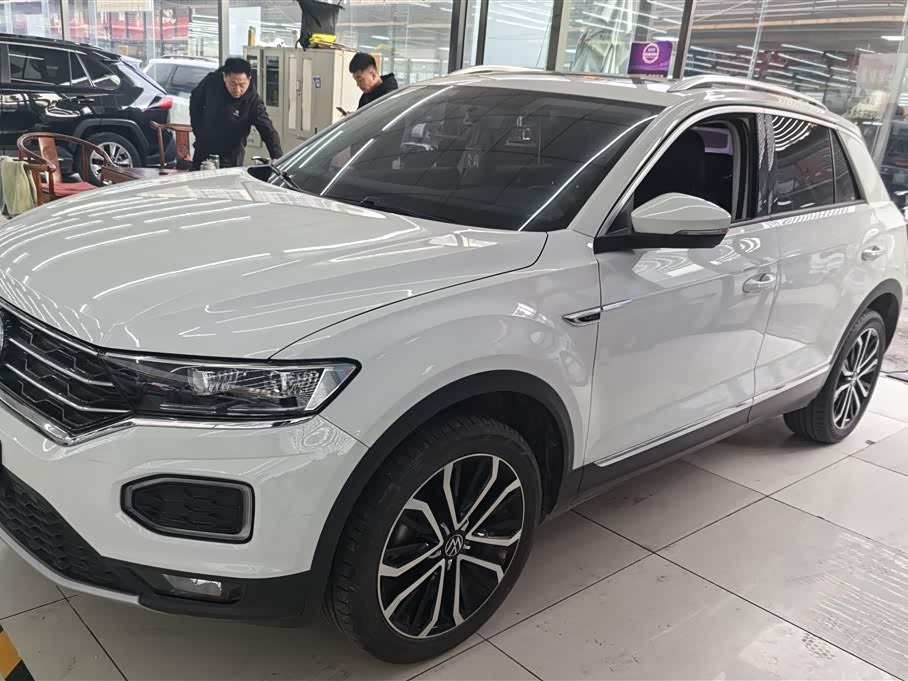 Volkswagen T-ROC exploring Songs