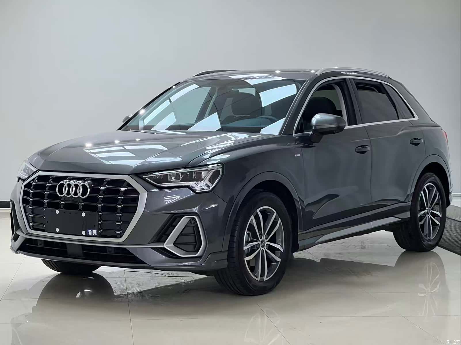 Audi Q3, 2023 1