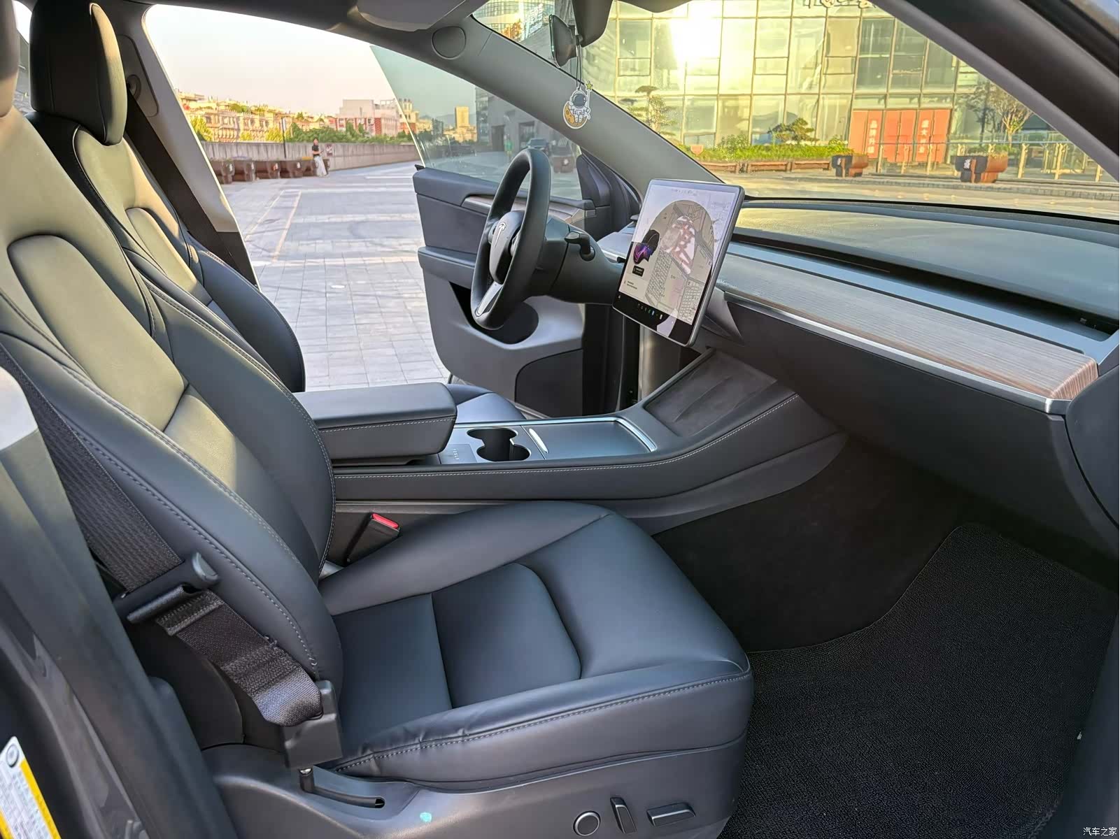 Tesla Model Y, 2021 6