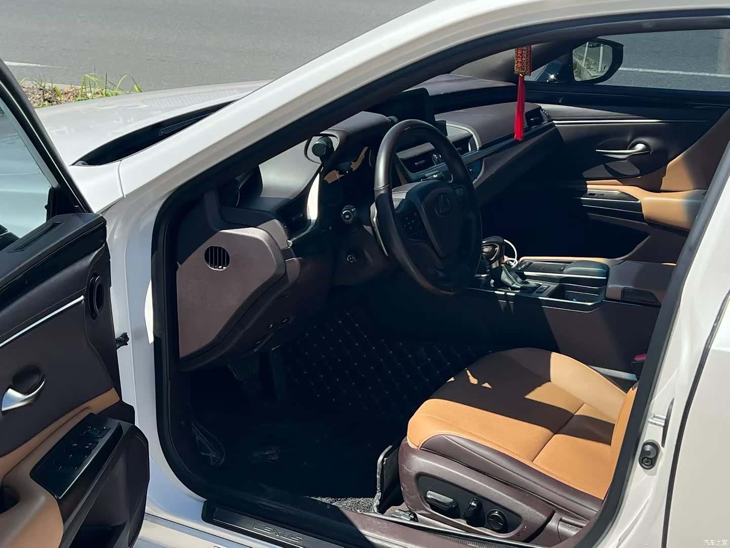 Lexus ES, 2018 все фото