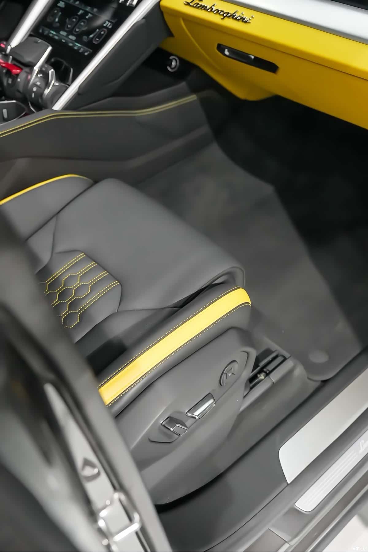 Lamborghini Urus, 2024 12
