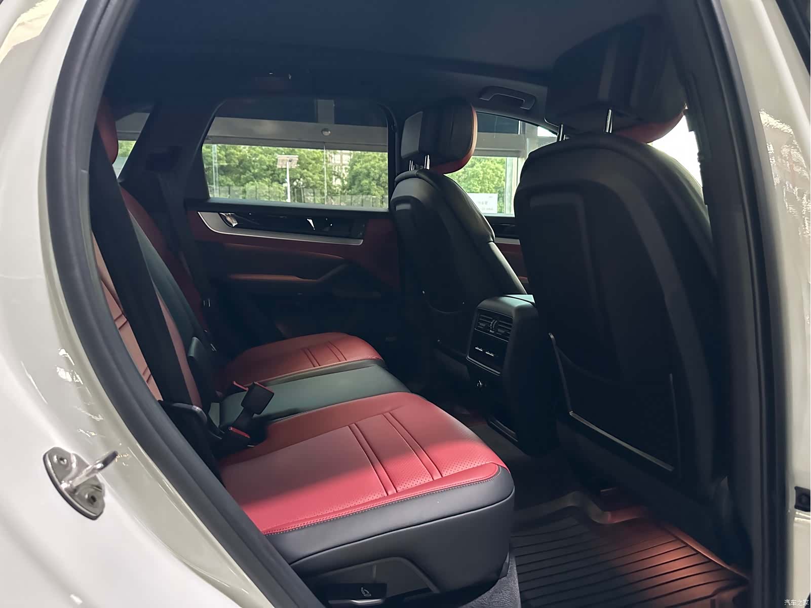 Porsche Cayenne, 2025 9