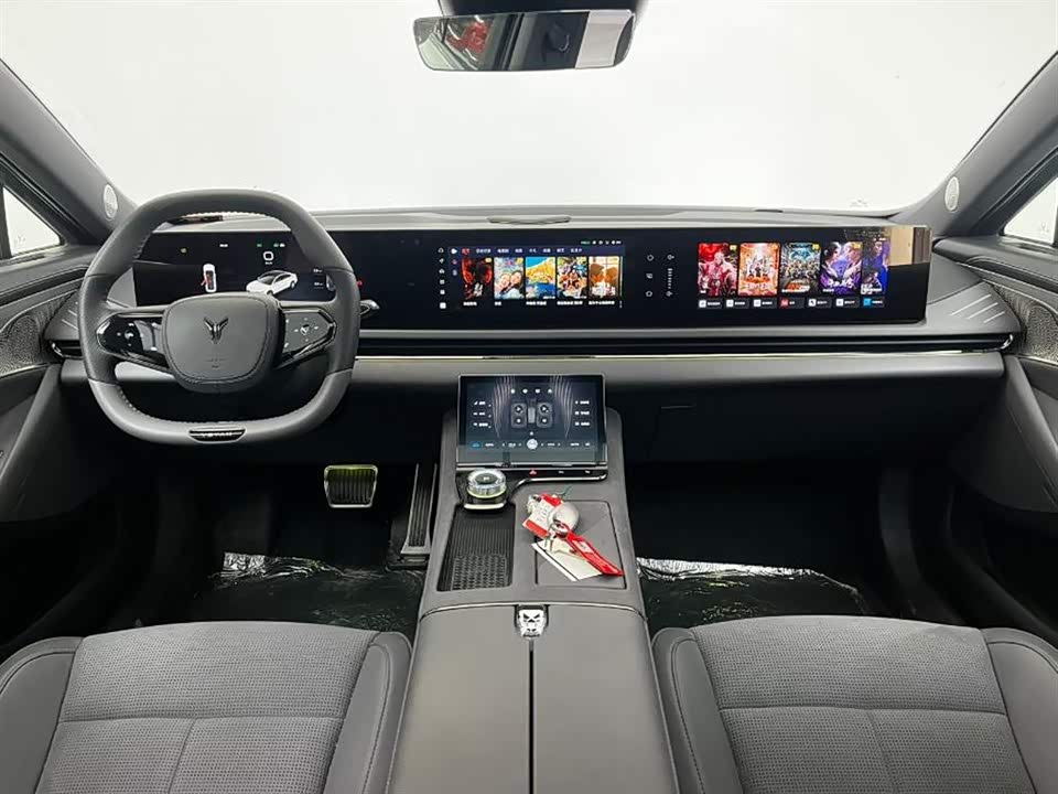 VOYAH Lantu chasing light