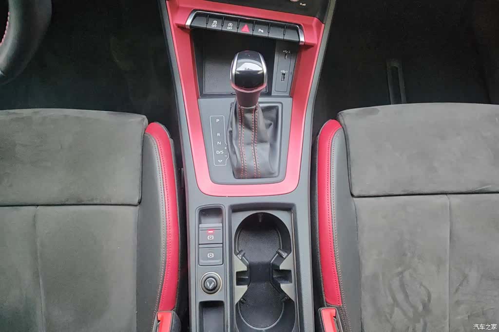 Audi Q3, 2019 16