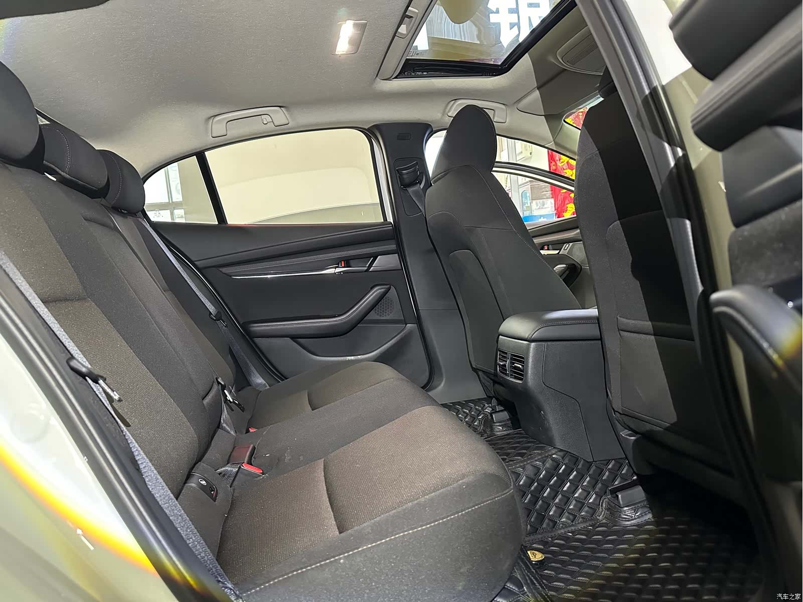 Mazda Mazda3, 2023 10