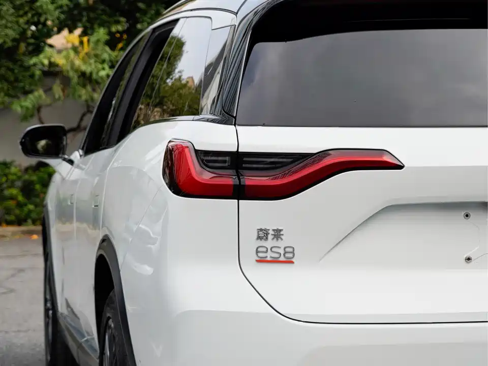 NIO ES8