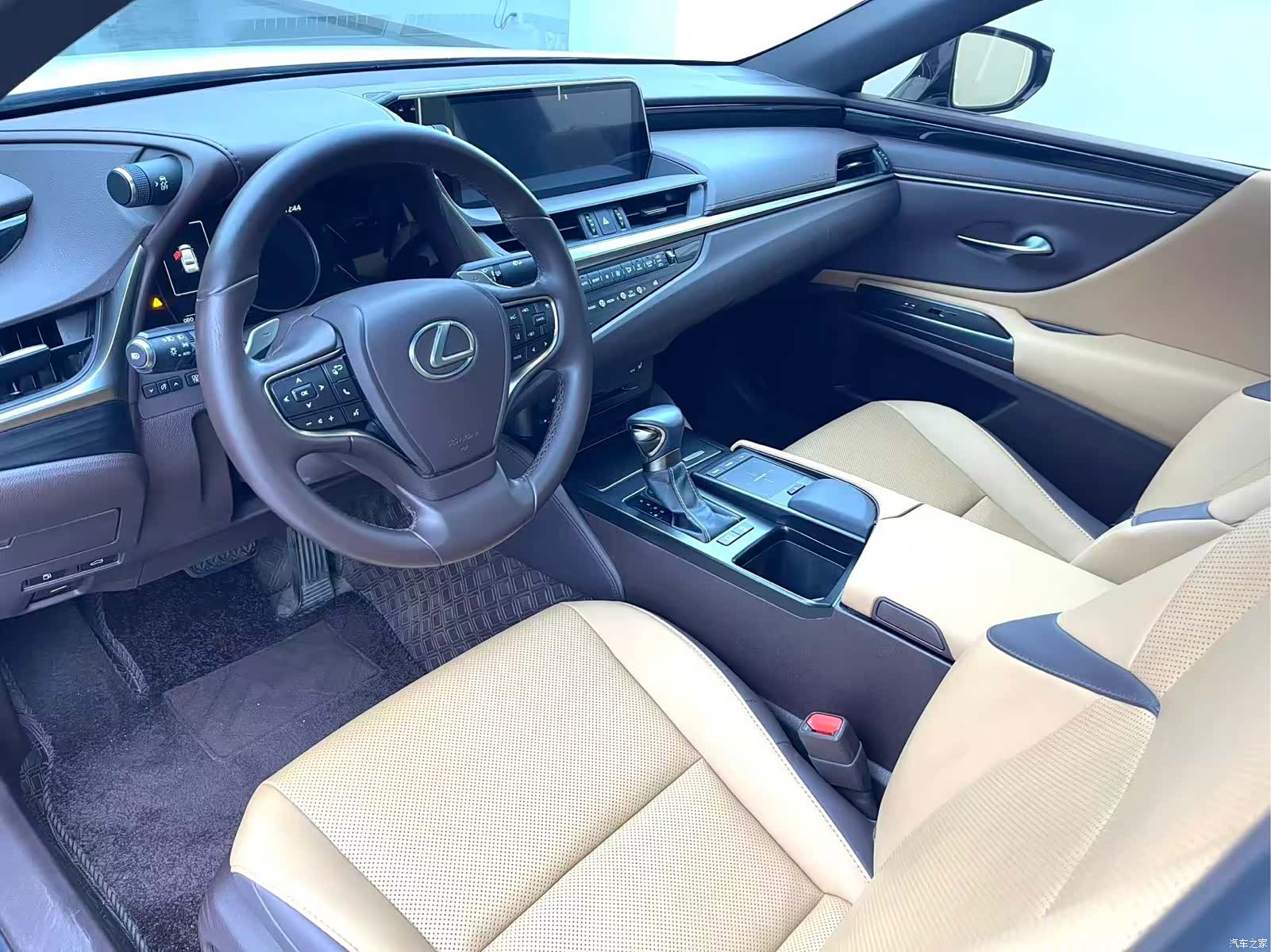 Lexus ES, 2021 все фото