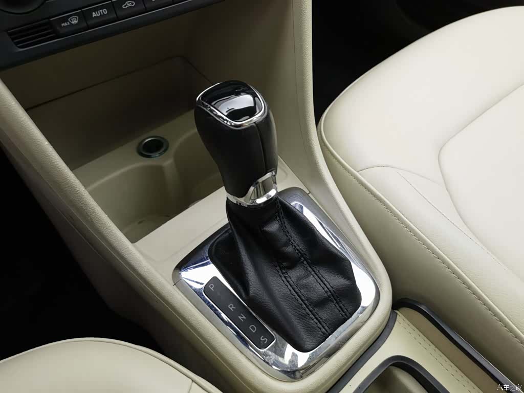 Skoda Rapid, 2014 13