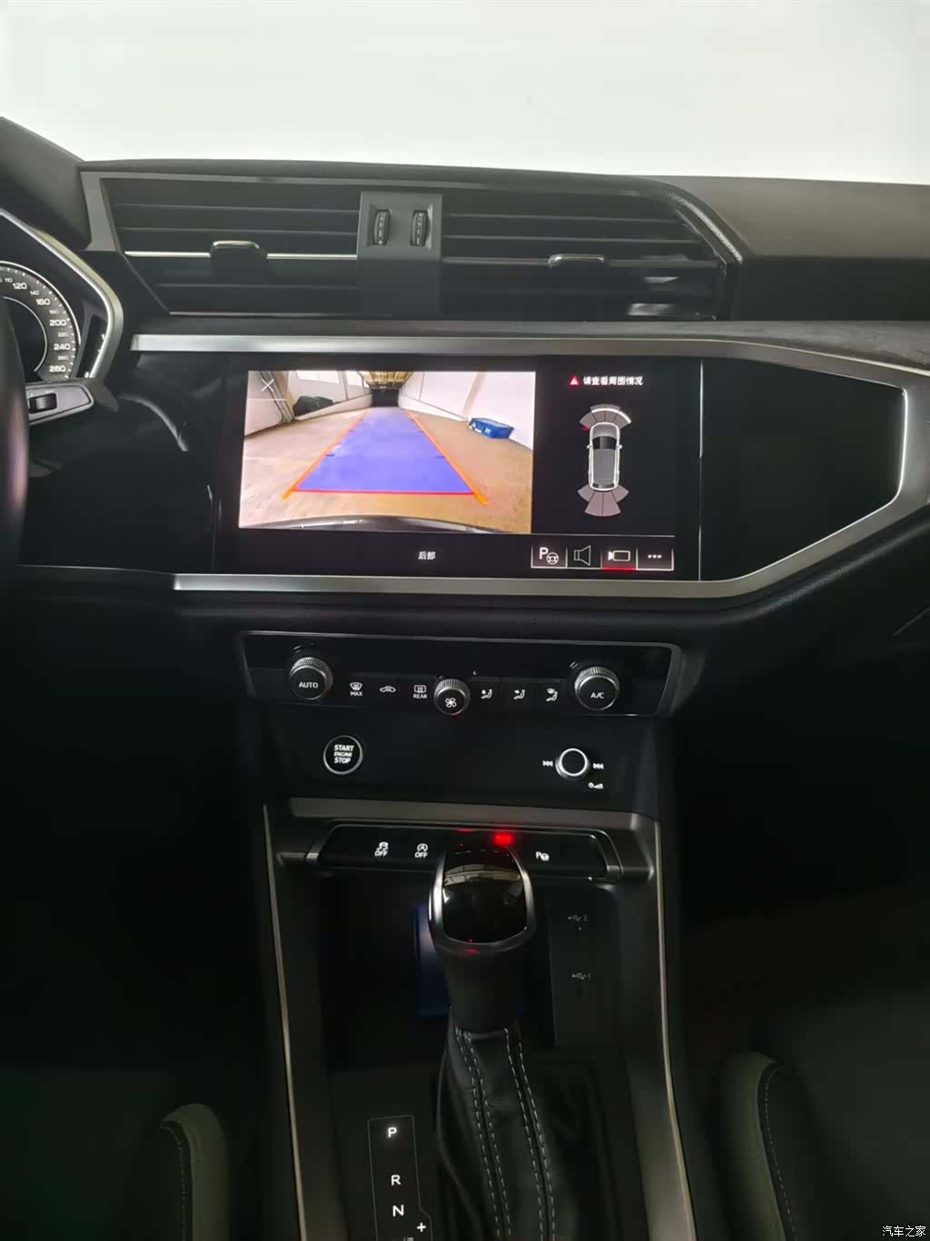 Audi Q3, 2023 10