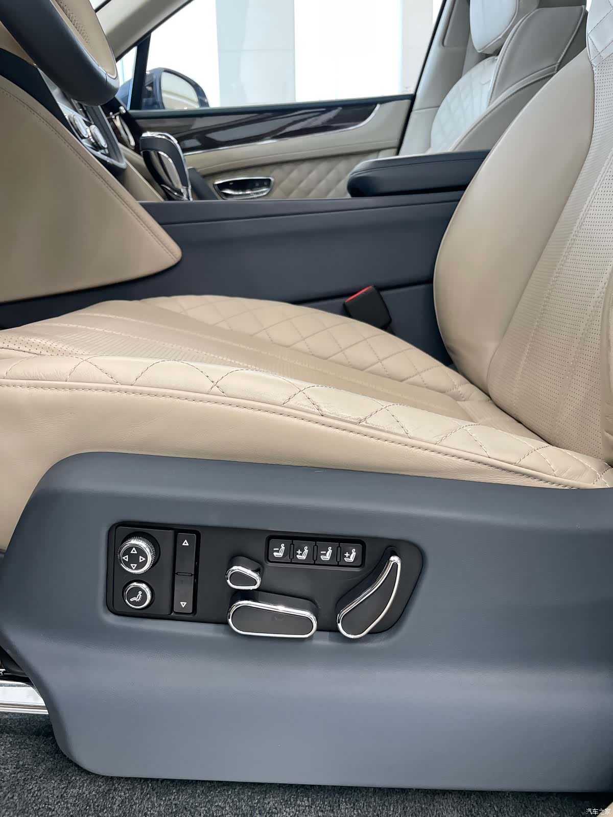 Bentley Bentayga, 2017 19