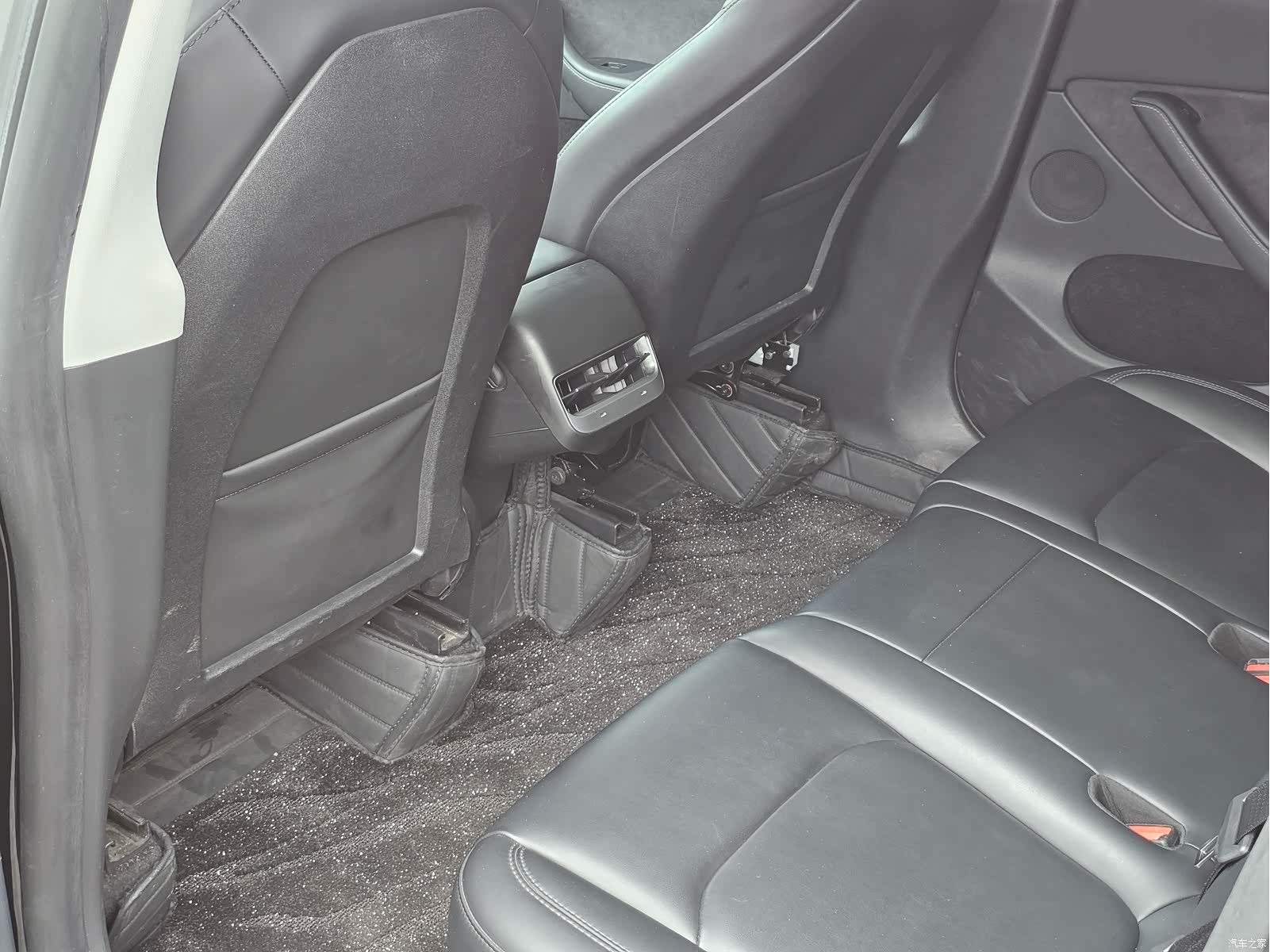 Tesla Model Y, 2024 12