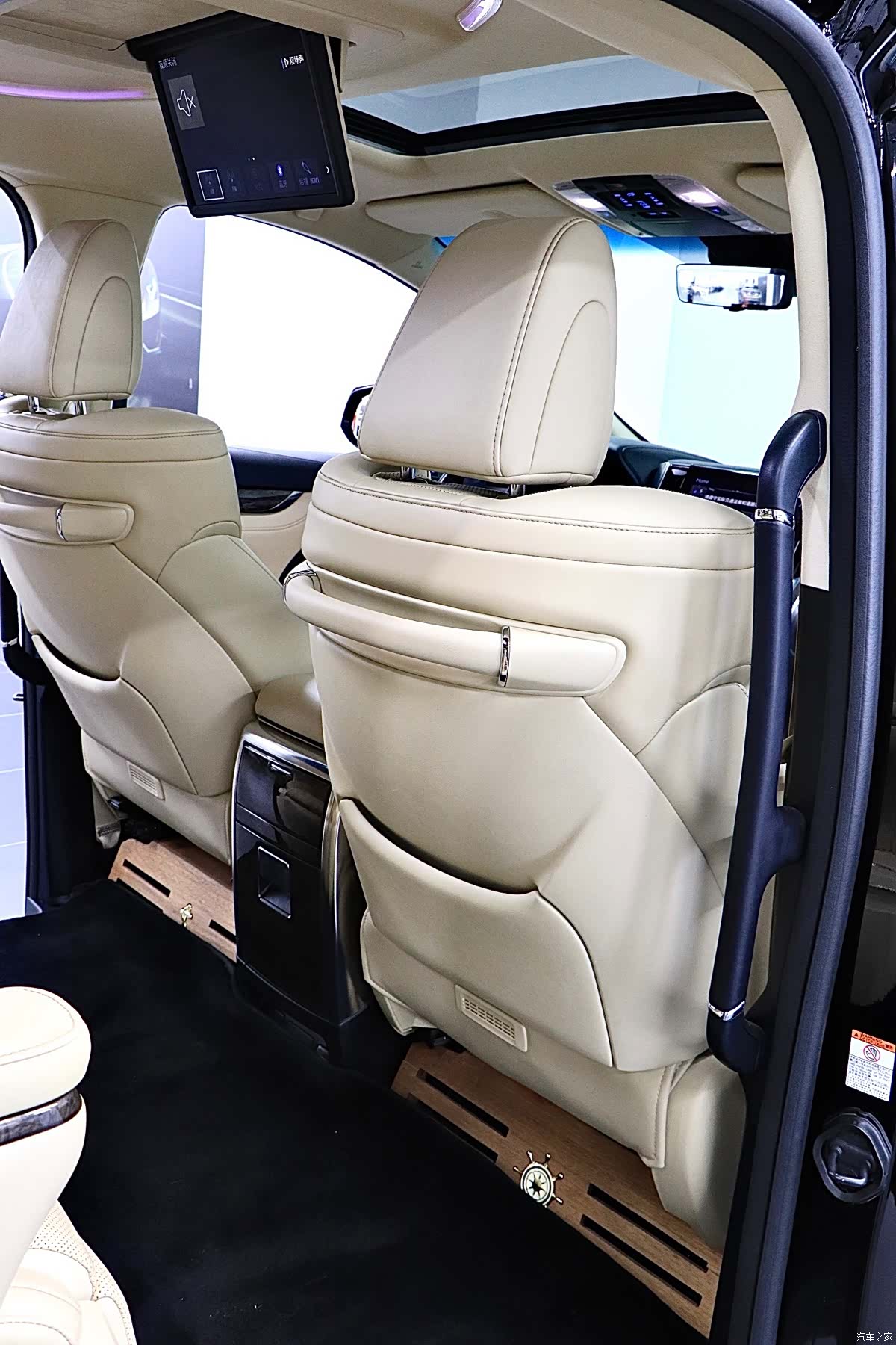 Toyota Vellfire, 2022 17