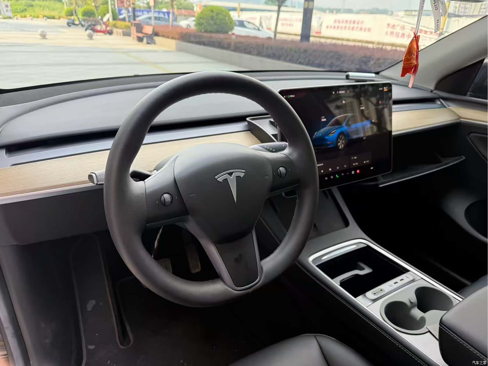 Tesla Model Y, 2023 9