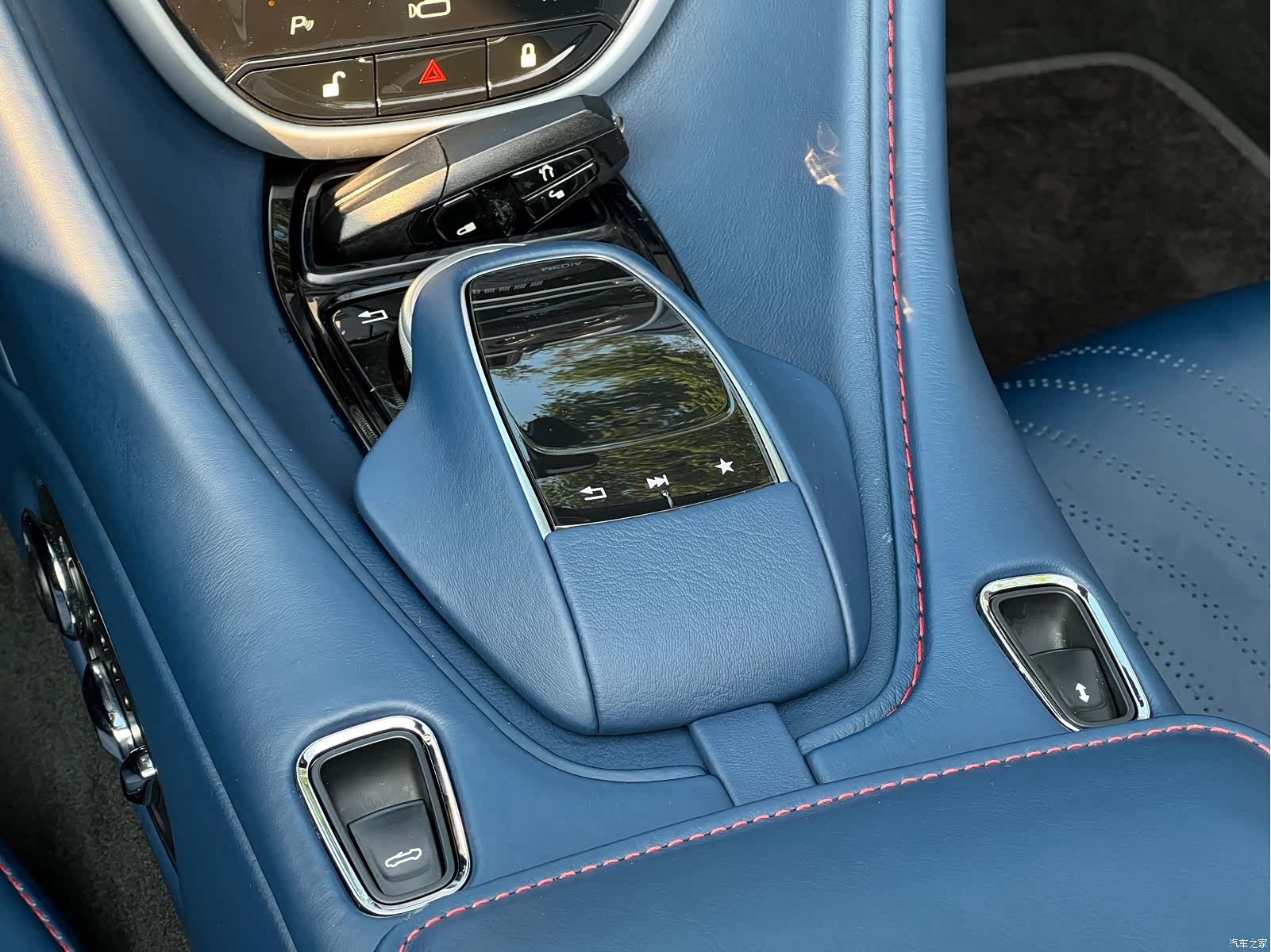 Aston Martin DB11, 2020 18