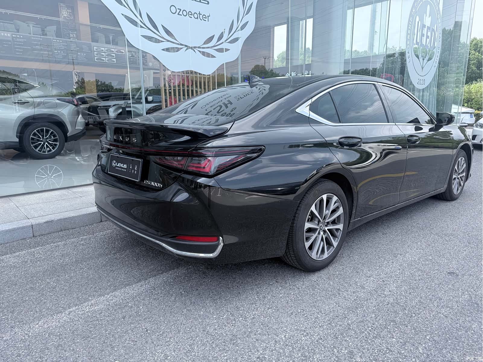 Lexus ES, 2025 10