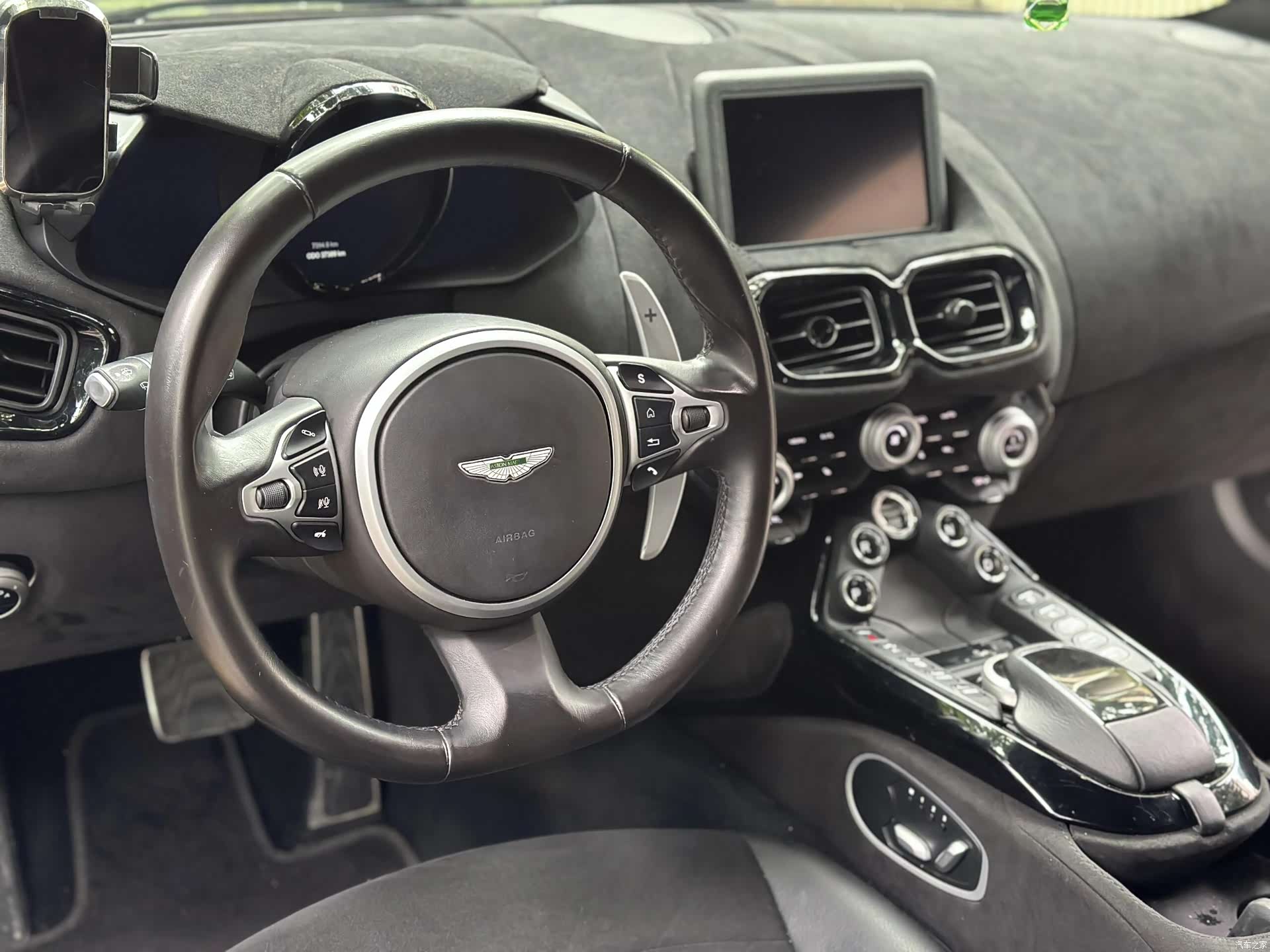 Aston Martin Vantage, 2020 все фото