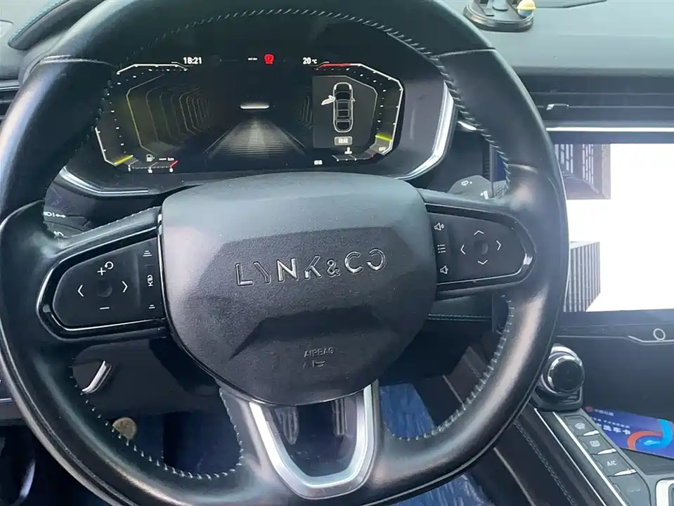 Lynk & Co 05