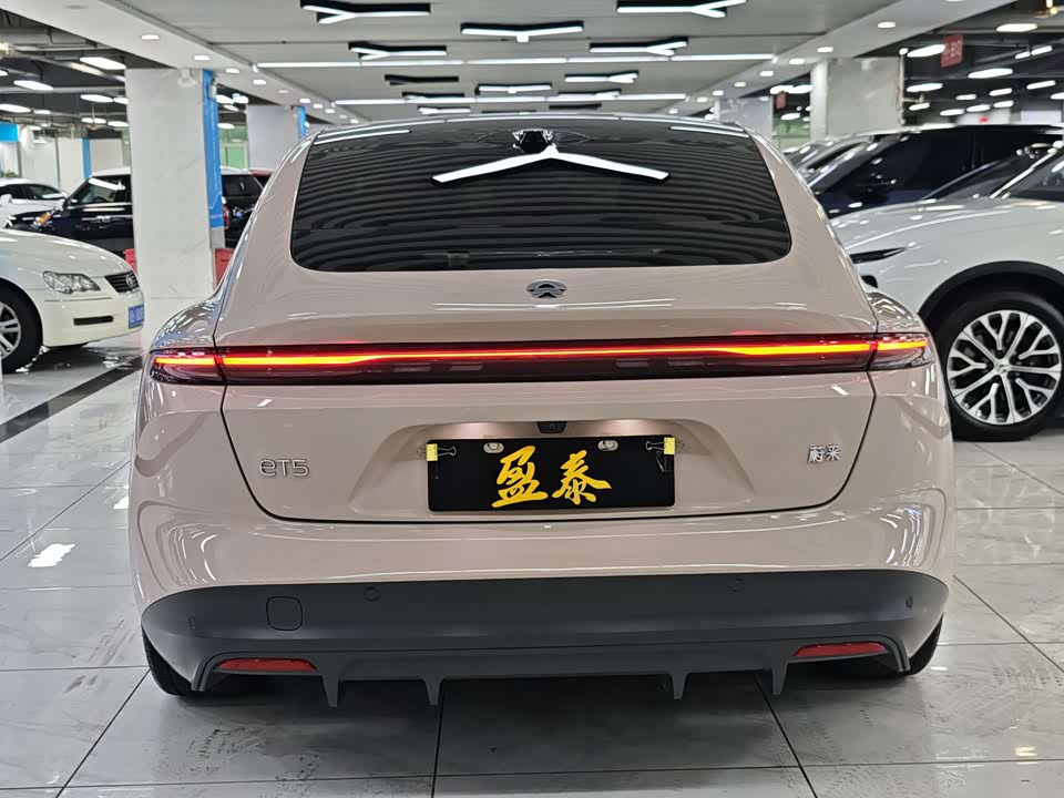 NIO ET5