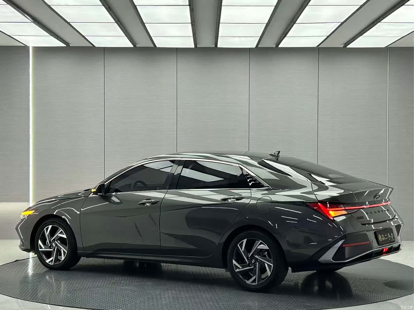 Hyundai Elantra, 2023 4